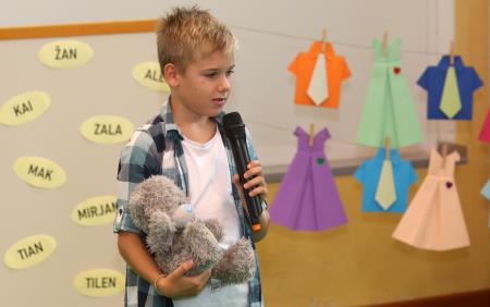 PRVI ŠOLSKI DAN SPREJEM PRVOOLČKOV BEGUNJE 09 FOTO LJUBO VUKELIČ